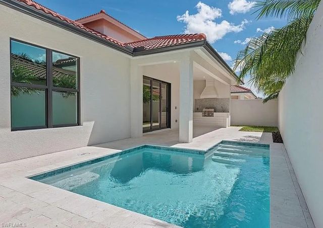 7968 Cordoba PL, Naples, FL 34113