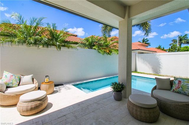 7968 Cordoba PL, Naples, FL 34113