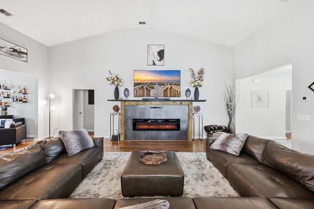 692 Tattlesbury Dr., Conway, SC 29526