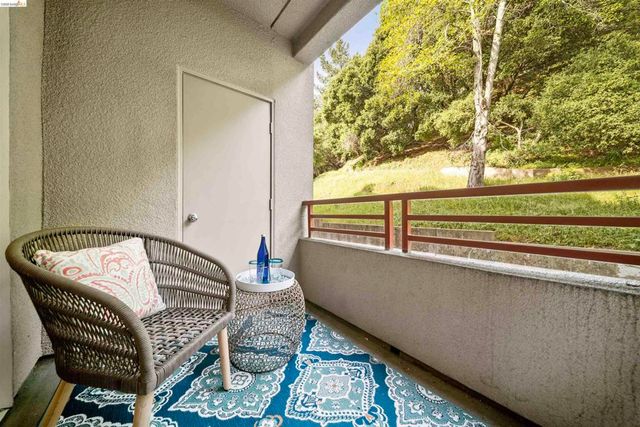 320 Caldecott 116, Oakland, CA 94618