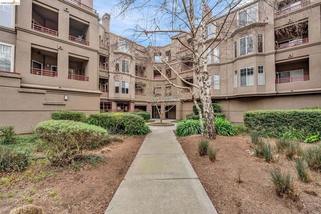 320 Caldecott 116, Oakland, CA 94618