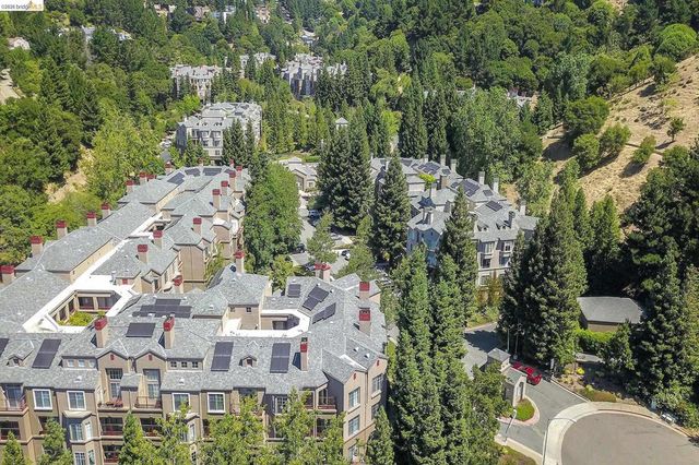 320 Caldecott 116, Oakland, CA 94618