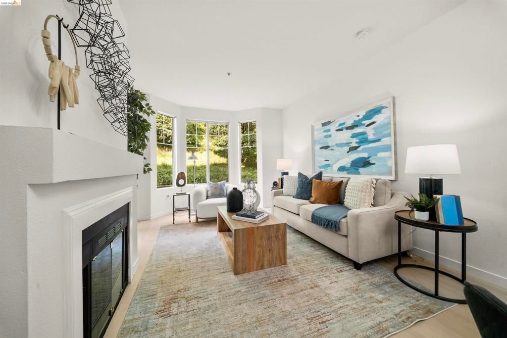 320 Caldecott 116, Oakland, CA 94618