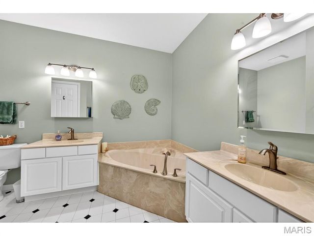 505 North and South, 2C, University City, MO 63130