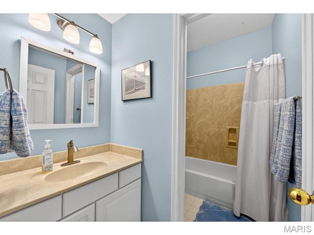 505 North and South, 2C, University City, MO 63130