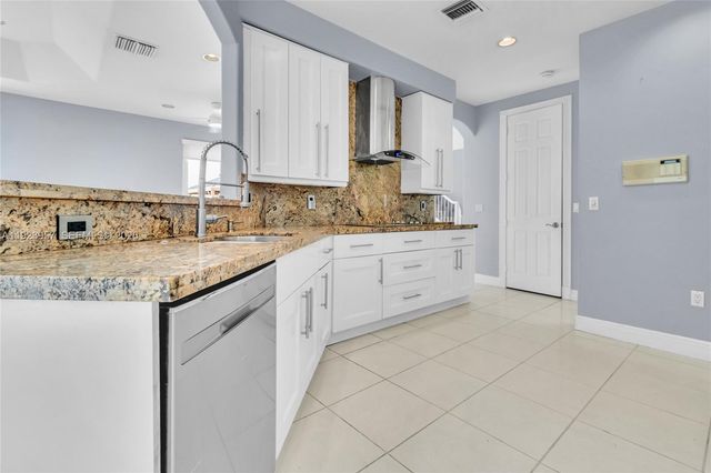 1547 Mariner Way, Hollywood, FL 33019