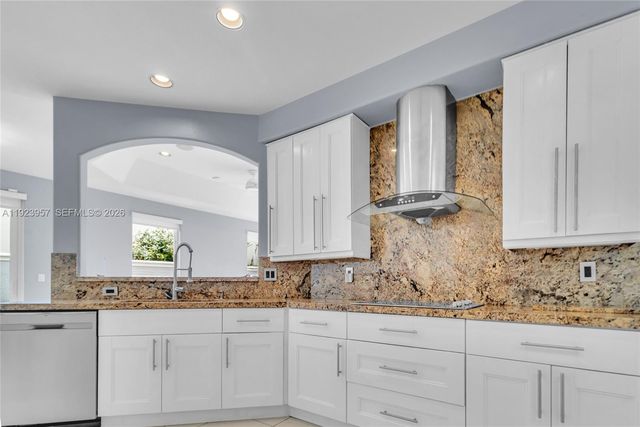 1547 Mariner Way, Hollywood, FL 33019