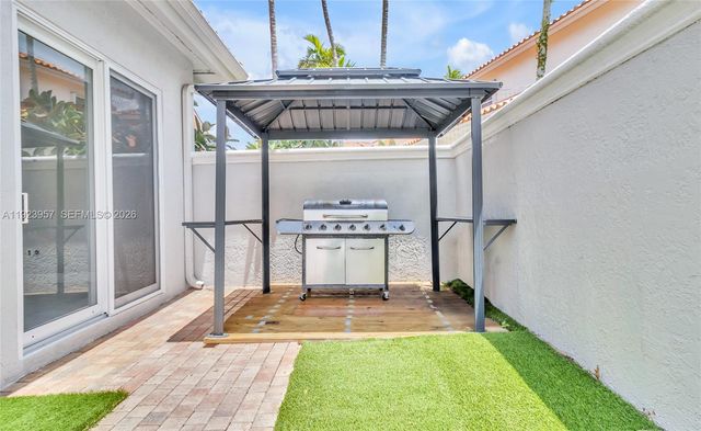 1547 Mariner Way, Hollywood, FL 33019