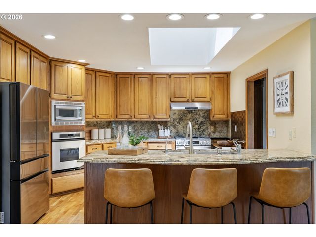 16922 Nw HAZELGROVE Ct, Beaverton, OR 97006