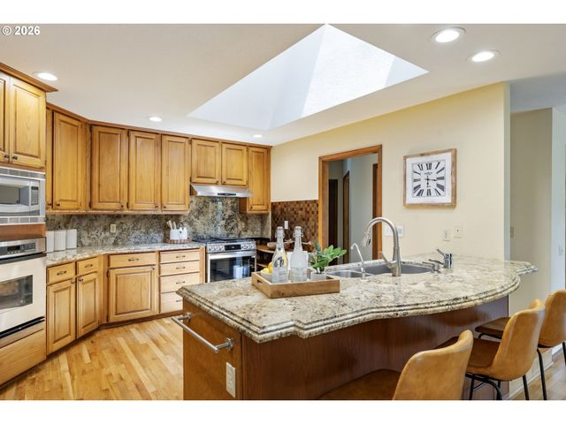 16922 Nw HAZELGROVE Ct, Beaverton, OR 97006