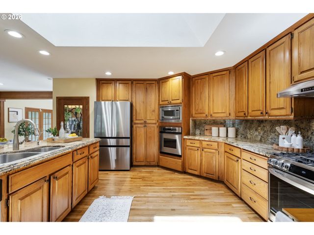 16922 Nw HAZELGROVE Ct, Beaverton, OR 97006