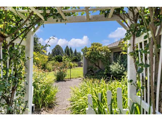 16922 Nw HAZELGROVE Ct, Beaverton, OR 97006
