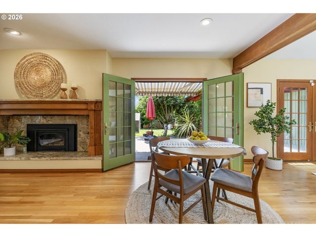 16922 Nw HAZELGROVE Ct, Beaverton, OR 97006