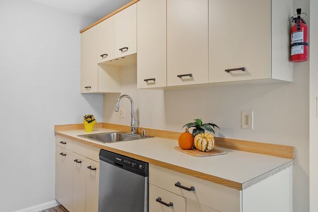 20 Knox St 43, Lawrence, MA 01841