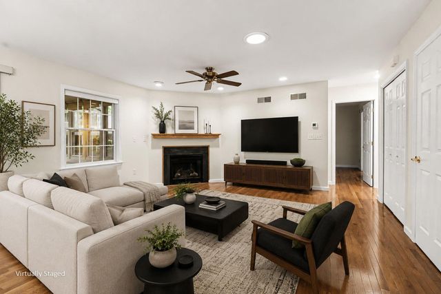 19 BLUE MOUNTAIN VIS, Mechanicsburg, PA 17050