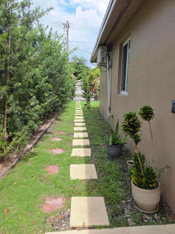1839 PLUNKETT Street 2, Hollywood, FL 33020