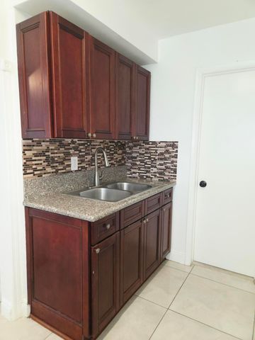 1839 PLUNKETT Street 2, Hollywood, FL 33020