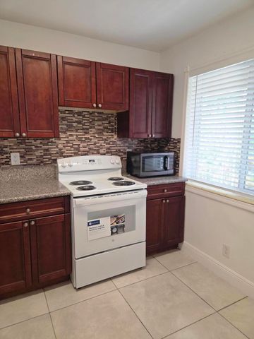 1839 PLUNKETT Street 2, Hollywood, FL 33020
