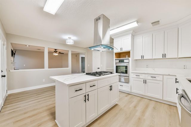 2117 Spinnaker Drive, League City, TX 77573