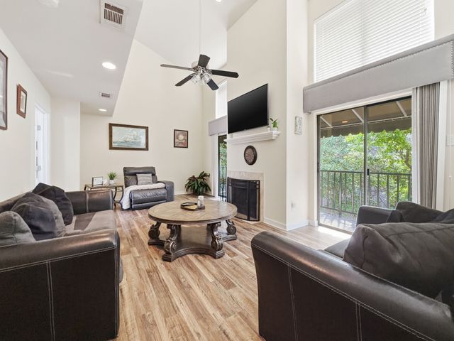 4402 Holland Avenue 202, Dallas, TX 75219
