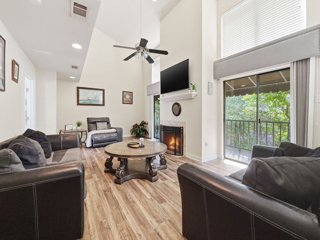 4402 Holland Avenue 202, Dallas, TX 75219