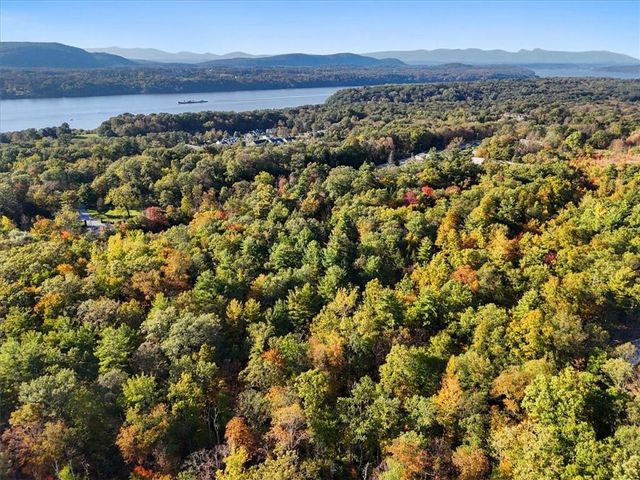 4888 Albany Post Road, Staatsburg, NY 12538