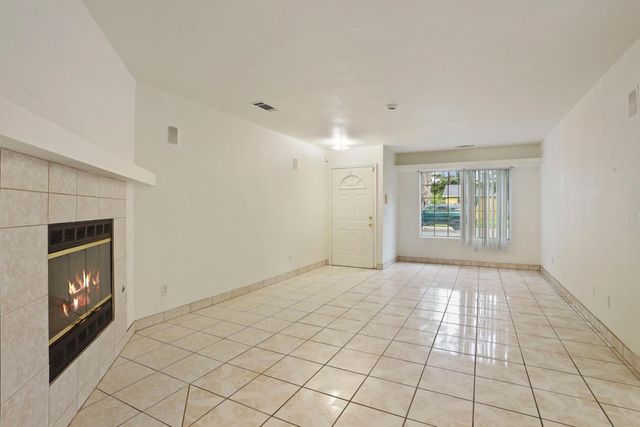 610 Hudson Ln, Modesto, CA 95351