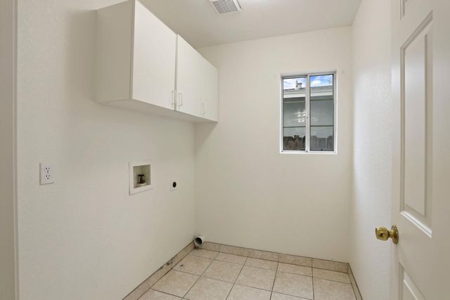 610 Hudson Ln, Modesto, CA 95351