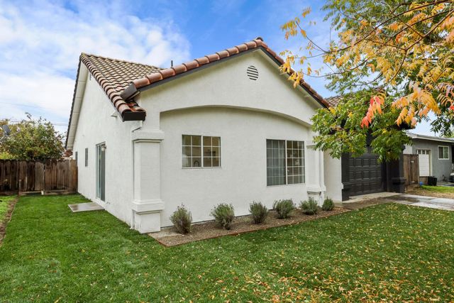 610 Hudson Ln, Modesto, CA 95351