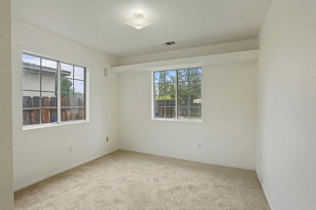 610 Hudson Ln, Modesto, CA 95351