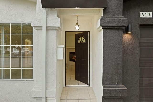 610 Hudson Ln, Modesto, CA 95351