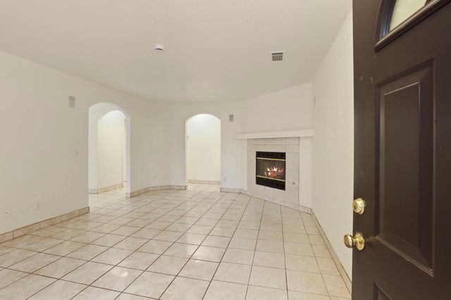 610 Hudson Ln, Modesto, CA 95351