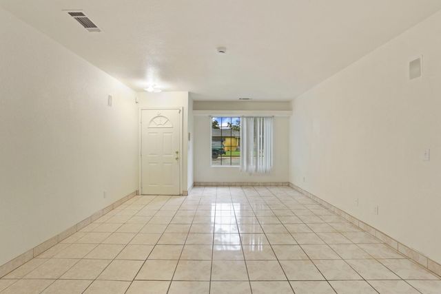 610 Hudson Ln, Modesto, CA 95351