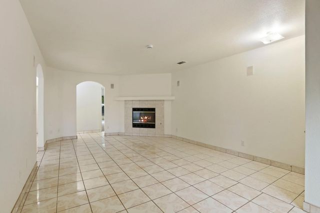 610 Hudson Ln, Modesto, CA 95351