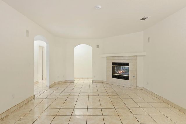 610 Hudson Ln, Modesto, CA 95351