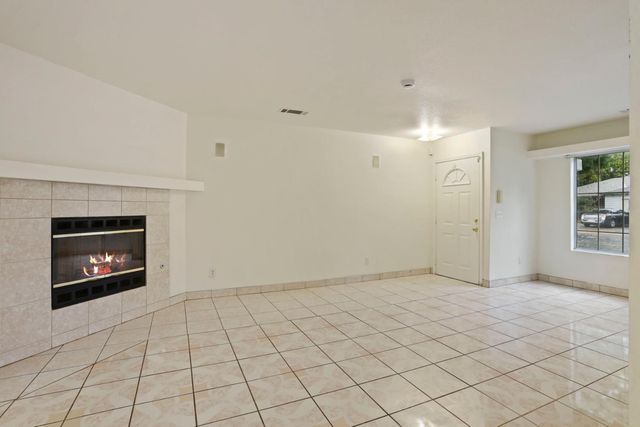 610 Hudson Ln, Modesto, CA 95351