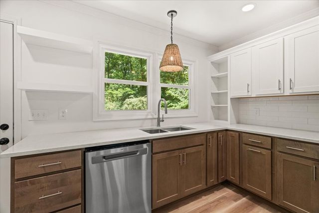 537 NE Beaverdale Road, Dalton, GA 30721