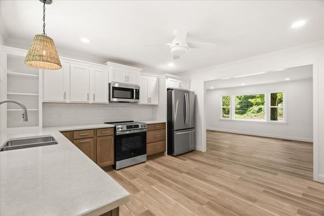 537 NE Beaverdale Road, Dalton, GA 30721