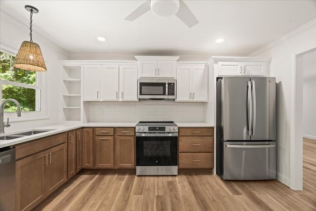 537 NE Beaverdale Road, Dalton, GA 30721
