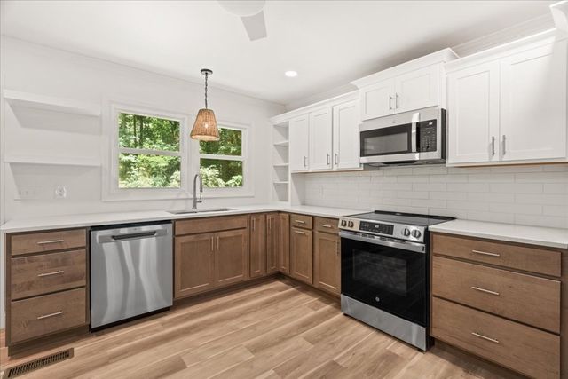 537 NE Beaverdale Road, Dalton, GA 30721
