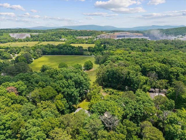 537 NE Beaverdale Road, Dalton, GA 30721