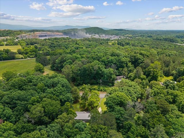 537 NE Beaverdale Road, Dalton, GA 30721