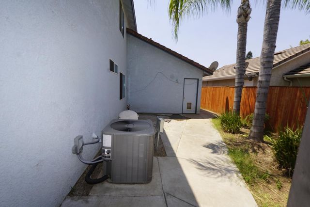 2741 Fremont Avenue, Clovis, CA 93611