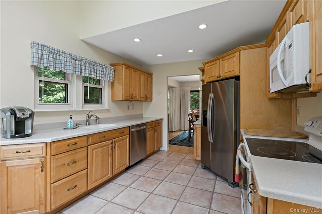 191 Horseshoe Circle, Ossining, NY 10562