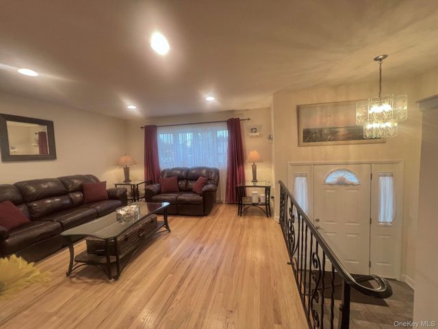 48 W 20th Street, Deer Park, NY 11729