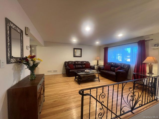 48 W 20th Street, Deer Park, NY 11729