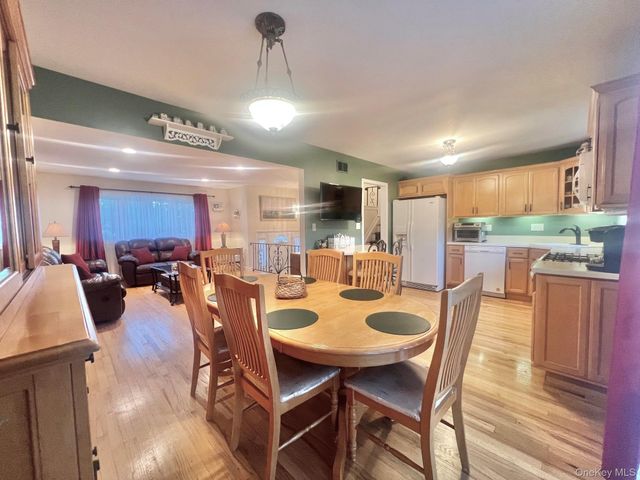 48 W 20th Street, Deer Park, NY 11729