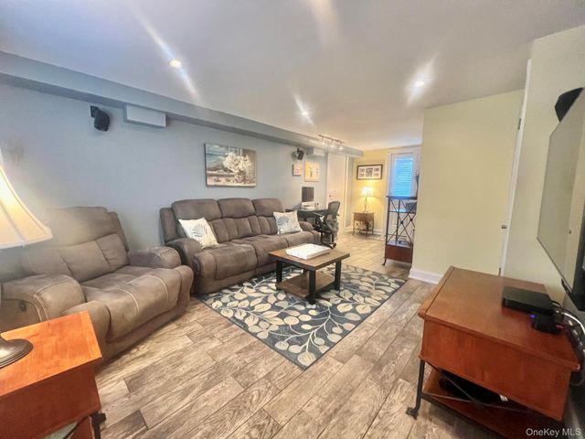 48 W 20th Street, Deer Park, NY 11729