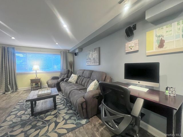 48 W 20th Street, Deer Park, NY 11729