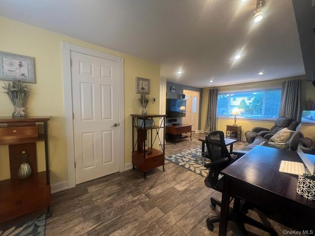 48 W 20th Street, Deer Park, NY 11729